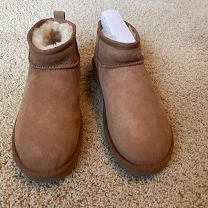 Classic Ultra Mini Ugg, women’s Size 9, brand new